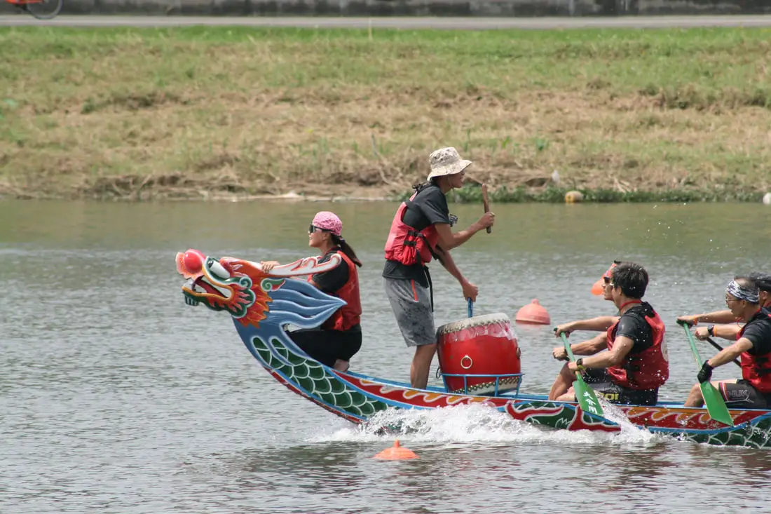 Taiwan Dragon Boat Festival 端午節划龍舟比賽 Foreigners in Taiwan 外國人在臺灣